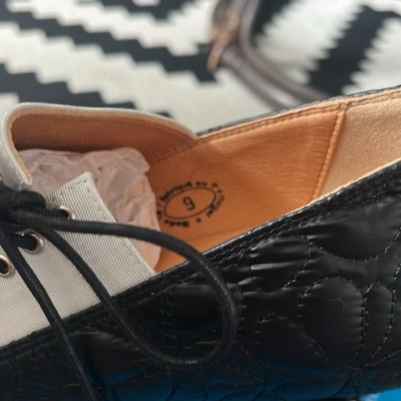 NWT John Fluevog lotus sole talk side lace up shoes size 9 - Picture 3 of 3